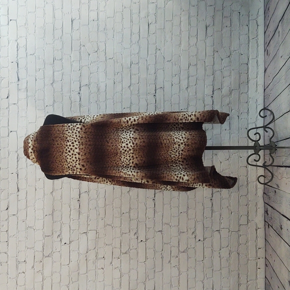 Animal Print Faux Fur Vest - Picture 6 of 10